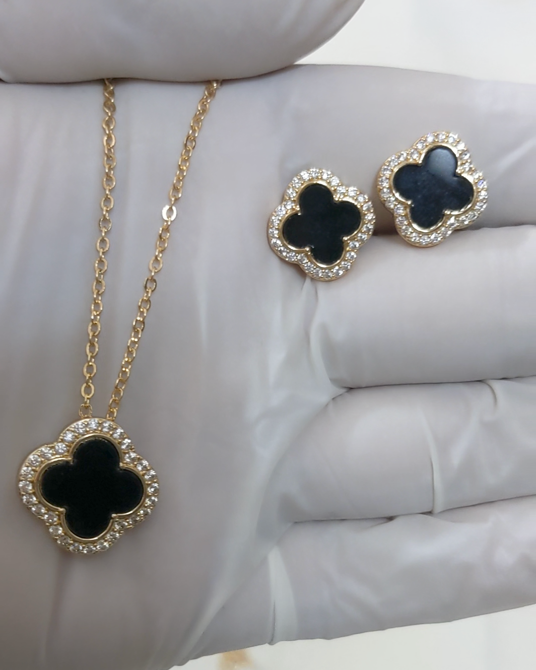 Black Clover Pendant Set